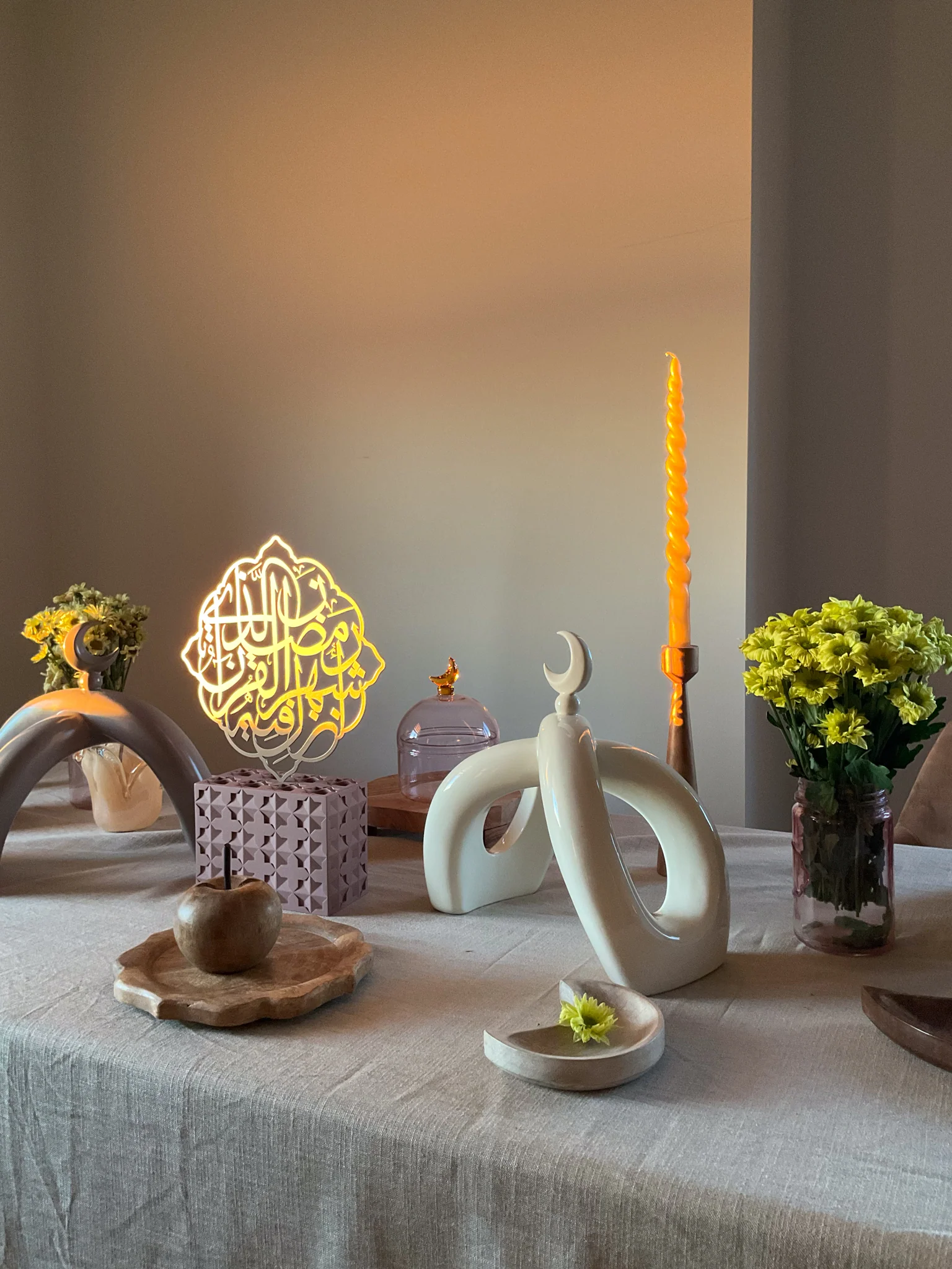 Crescent Knot Sculpture: Cream - Image 3